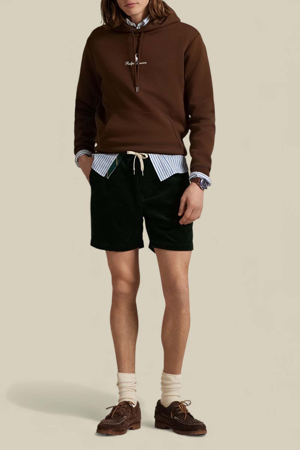 תמונת כל הלוק של סווטשירט קפוצ'ון